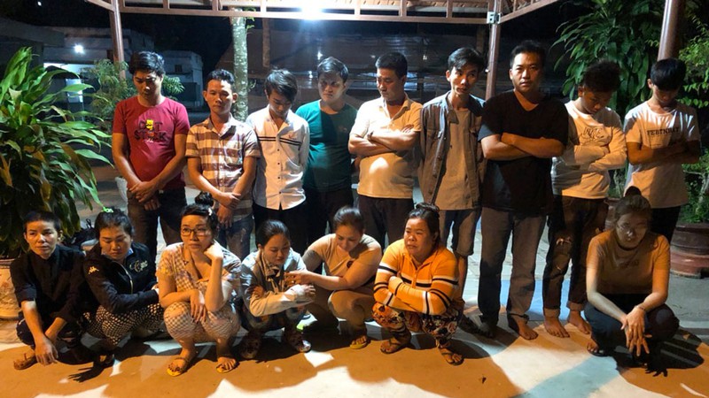 ngan can nhom nguoi hanh hung nu tiep vien, nguoi dan ong bi dam chet hinh 4