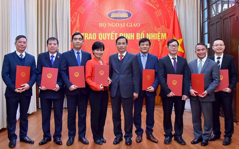 bo ngoai giao dieu dong, bo nhiem nhan su cap vu hinh 1