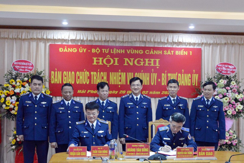 bo nhiem chinh uy, bi thu dang uy vung canh sat bien 1 hinh 1