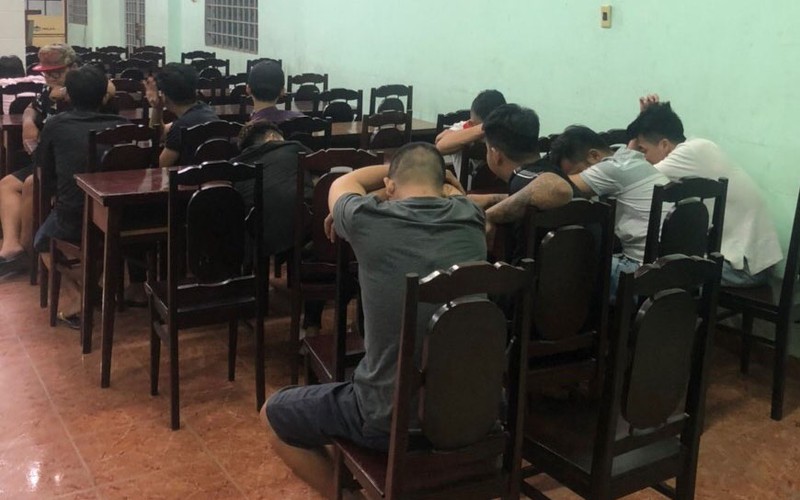 tam giu 34 doi tuong nghi su dung ma tuy trong quan karaoke hinh 1