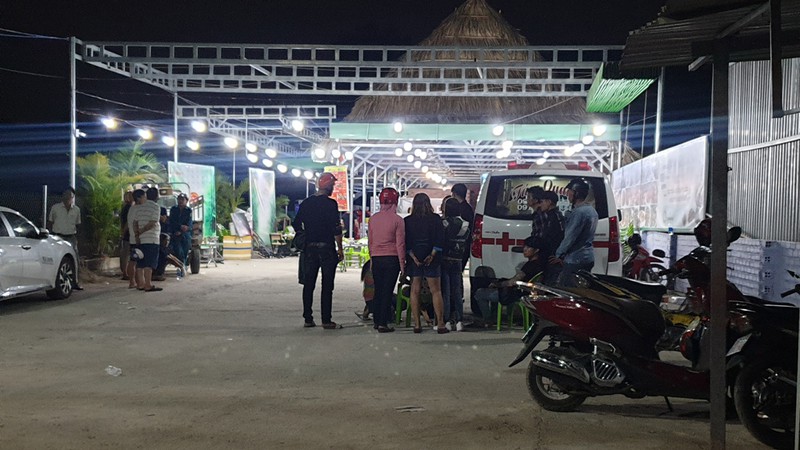 nguoi dan ong dung dao duoi chem chet nguoi roi tu tu hinh 1