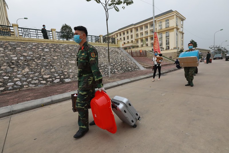 chong dich covid-19: ngoi sang hinh anh nguoi linh cu ho hinh 3