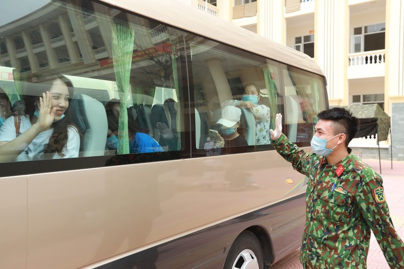 chong dich covid-19: ngoi sang hinh anh nguoi linh cu ho hinh 4