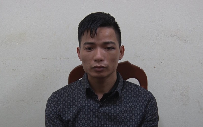gap to tuan tra, doi tuong bo chay vut lai ba lo co sung va 12 banh heroin hinh 1