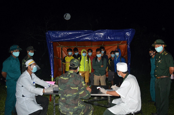 nong 24h: hanh vi tu tap giua mua dich o ha tinh phai bi xu ly hinh 2