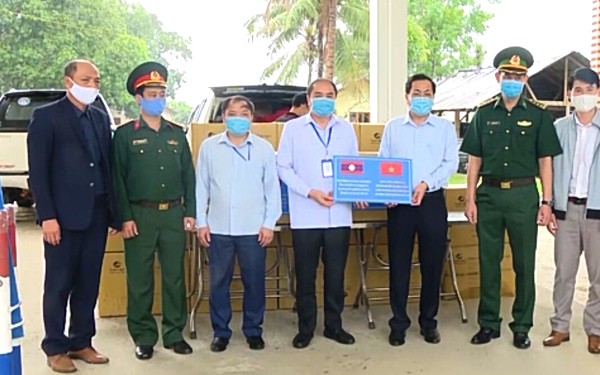son la tang 30.000 khau trang y te cho 2 tinh cua lao  hinh 1