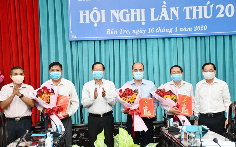 ban bi thu chuan y nhan su ban thuong vu tinh uy ben tre hinh 1