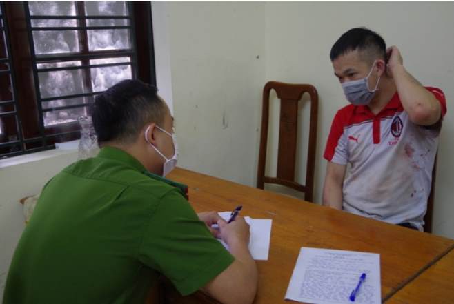 nong 24h: ke gio tro doi bai voi mot phu nu tam than khai gi voi cong an hinh 2