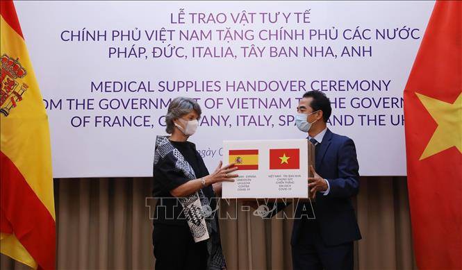 hop tac chong covid-19: "tay ban nha cam on viet nam rat nhieu" hinh 1
