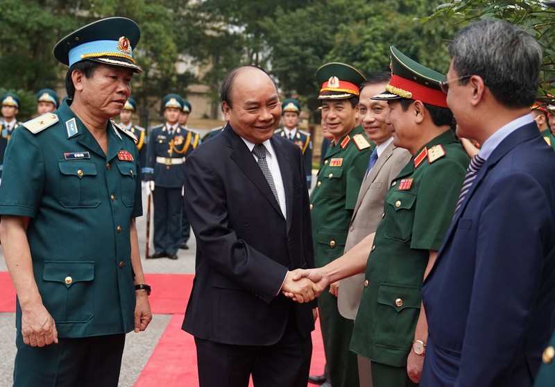anh: thu tuong tham can bo chien si qc phong khong - khong quan hinh 4