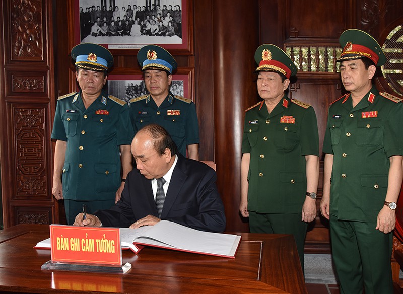 thu tuong tham, lam viec voi bo tu lenh quan chung pkkq hinh 2