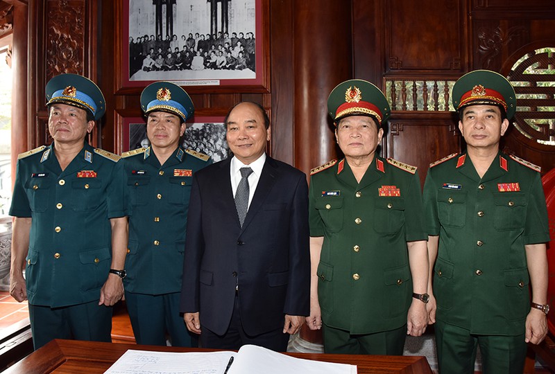 thu tuong tham, lam viec voi bo tu lenh quan chung pkkq hinh 3