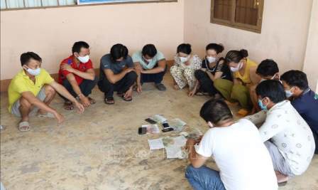 nong 24h: nam thanh nien chem chet vo con vi mau thuan hinh 5