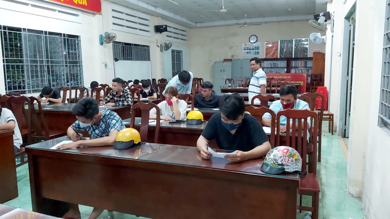 nong 24h: nam thanh nien chem chet vo con vi mau thuan hinh 2
