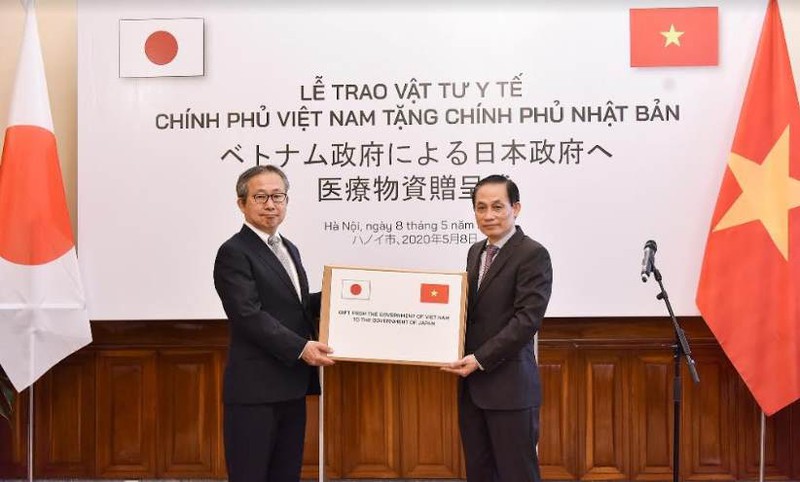 chinh phu viet nam ho tro 140.000 khau trang y te cho nhat ban hinh 1