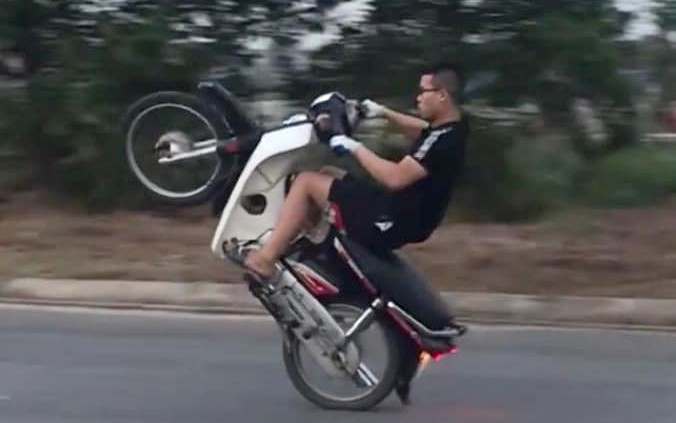 cong an trieu tap thanh nien khoe chien tich boc dau xe tren facebook hinh 1