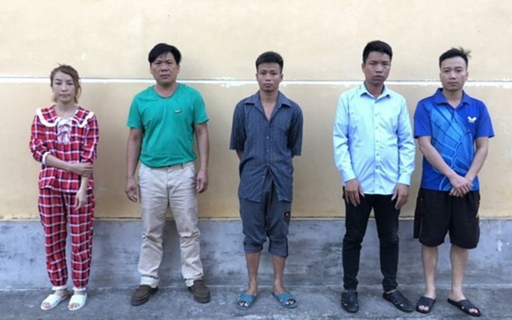 bat nhom doi tuong chiem doat tai san qua dau thau hinh 1
