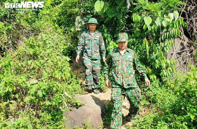 dung bay flycam, tap trung truy vet ke giet nguoi trieu quan su o rung hai van hinh 1