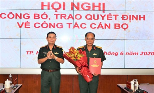 trao quyet dinh bo nhiem chu nhiem chinh tri quan khu 7 hinh 1