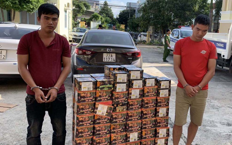 mang 2 o to di van chuyen gan 4 ta phao hinh 1