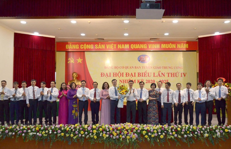 ong bui truong giang duoc bau lam bi thu dang uy co quan ban tuyen giao tu hinh 3