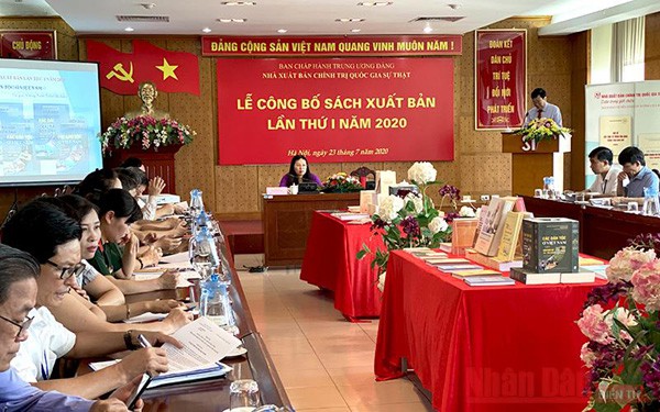 cong bo sach cua tong bi thu, chu tich nuoc ve chuan bi nhan su va dai hoi dang hinh 1