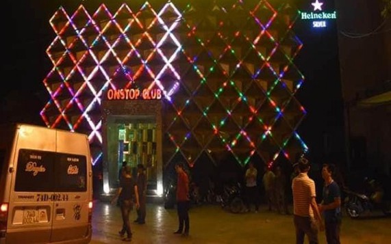 hang chuc nam nu duong tinh voi ma tuy ben trong quan bar o quang tri hinh 1