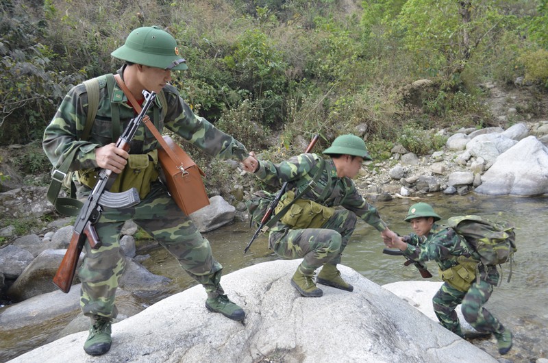 bộ đội lại dựng lều chặn đường mòn, lối mở phòng chống covid-19 hình 6 bo doi lai dung leu chan duong mon, loi mo phong chong covid-19 hinh 6