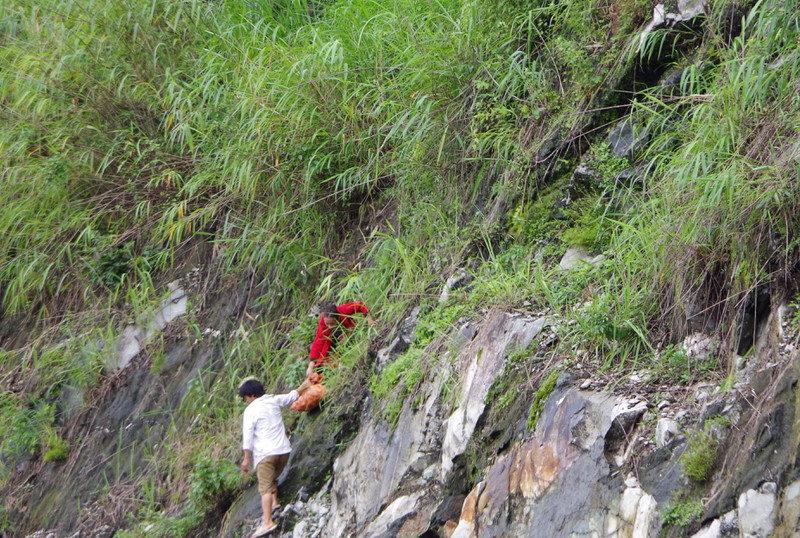 bộ đội lại dựng lều chặn đường mòn, lối mở phòng chống covid-19 hình 5 bo doi lai dung leu chan duong mon, loi mo phong chong covid-19 hinh 5