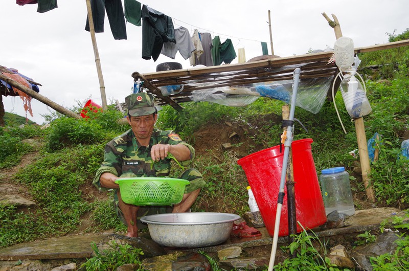 bộ đội lại dựng lều chặn đường mòn, lối mở phòng chống covid-19 hình 9 bo doi lai dung leu chan duong mon, loi mo phong chong covid-19 hinh 9