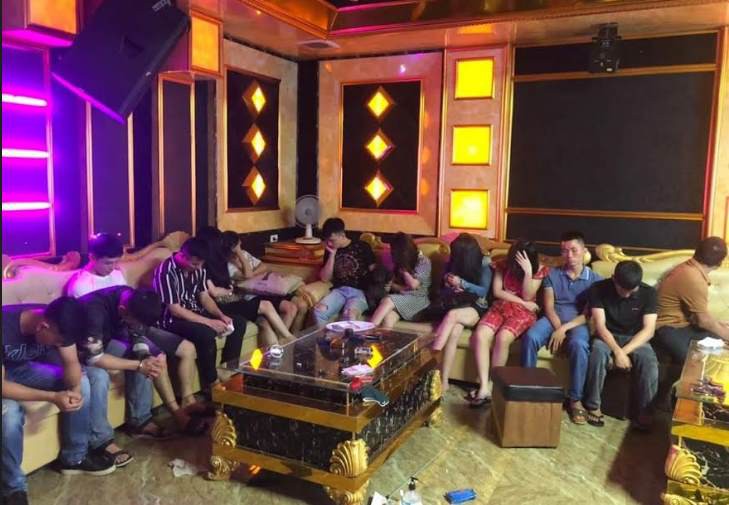 bat qua tang 13 doi tuong su dung ma tuy trong quan karaoke hinh 1