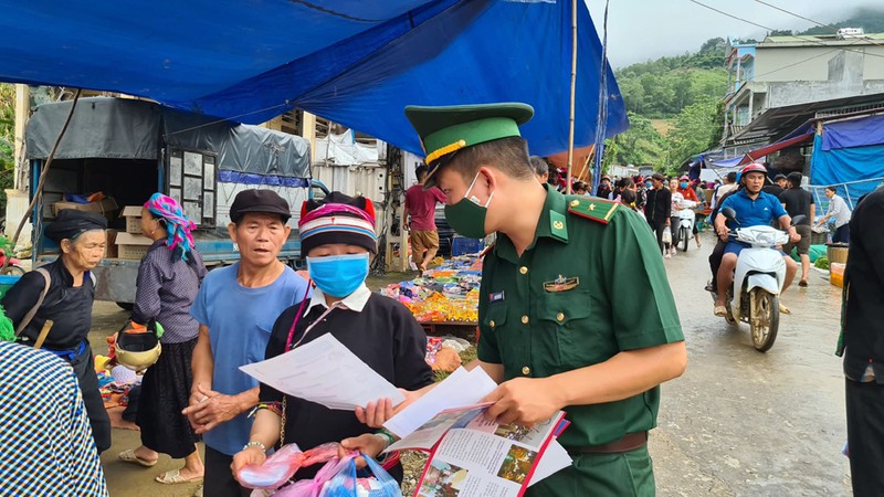 linh bien phong tuyen truyen phong chong covid-19 tren tuyen bien gioi hinh 1