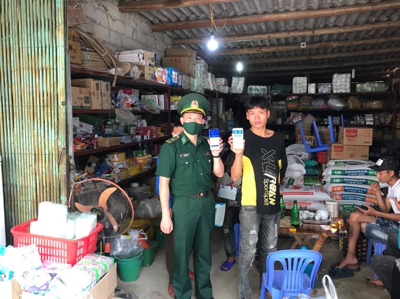 linh bien phong tuyen truyen phong chong covid-19 tren tuyen bien gioi hinh 2
