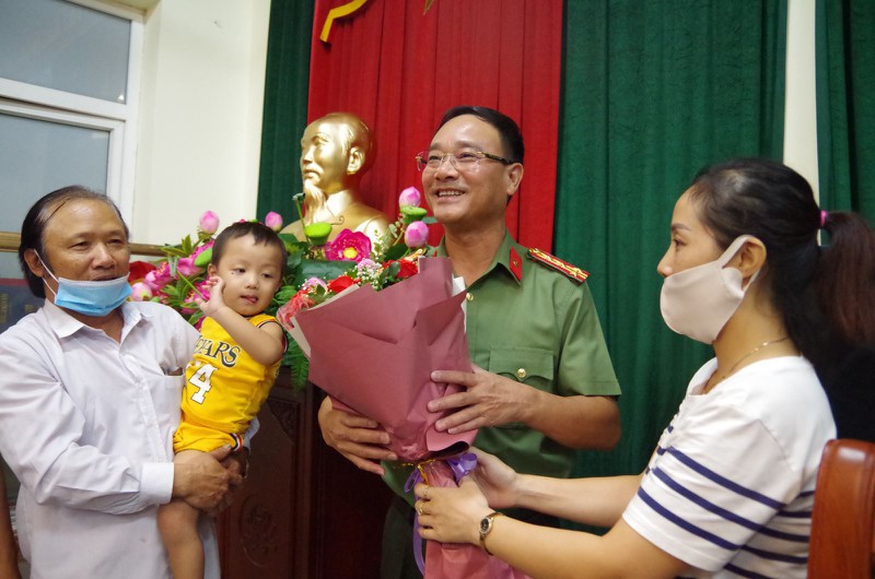 nong 24h: toan canh vu truy tim, giai cuu be trai bi bat coc o bac ninh hinh 2