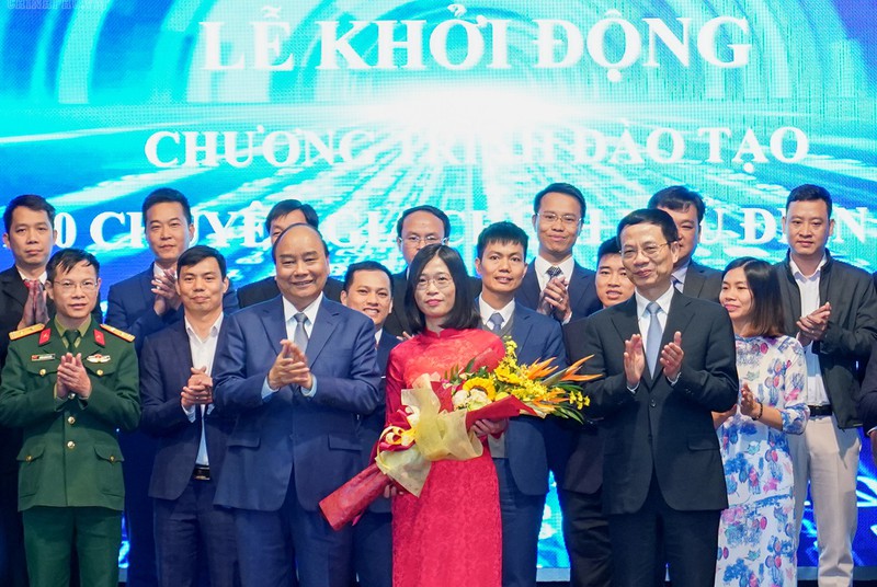 khoi dong chuong trinh dao tao 100 chuyen gia chinh phu dien tu hinh 1