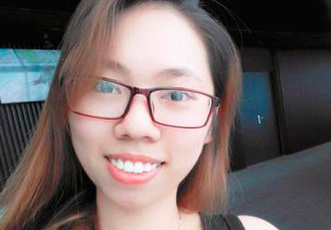 nong 24h: co gai khai gi khi bo chat doc vao coc tra sua hinh 1