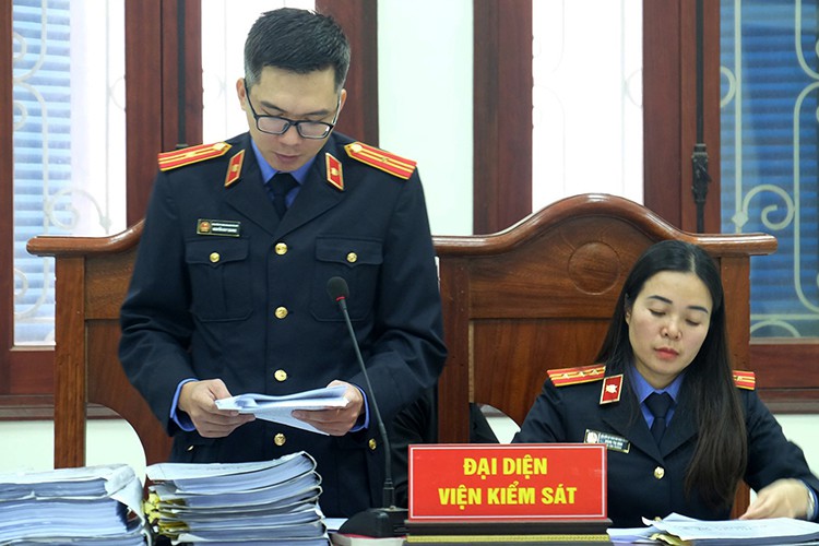 nong 24h: bo cong an giai thich ly do dua canh sat den dong tam vao sang som hinh 6