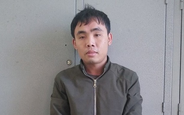 dung nghe dien thoai ben duong, co gai 19 tuoi bi cuop mat dien thoai hinh 1