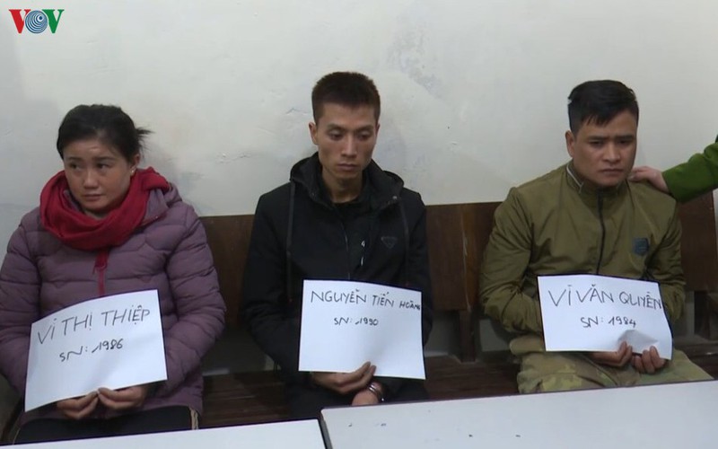 nong 24h: hai vo chong sa luoi khi mua ban ma tuy hinh 1