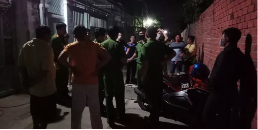 doi nam nu tu vong trong phong ngu hinh 1