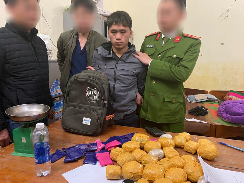 bat 1 doi tuong mua ban, van chuyen luong lon ma tuy o son la hinh 1