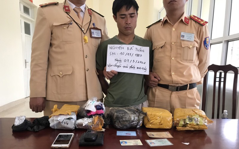 bat doi tuong van chuyen ma tuy tu son la ve ha noi hinh 1