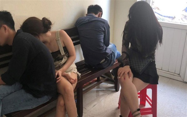 tu nuoc ngoai ve, nam thanh nien thue khach san mo tiec ma tuy hinh 1