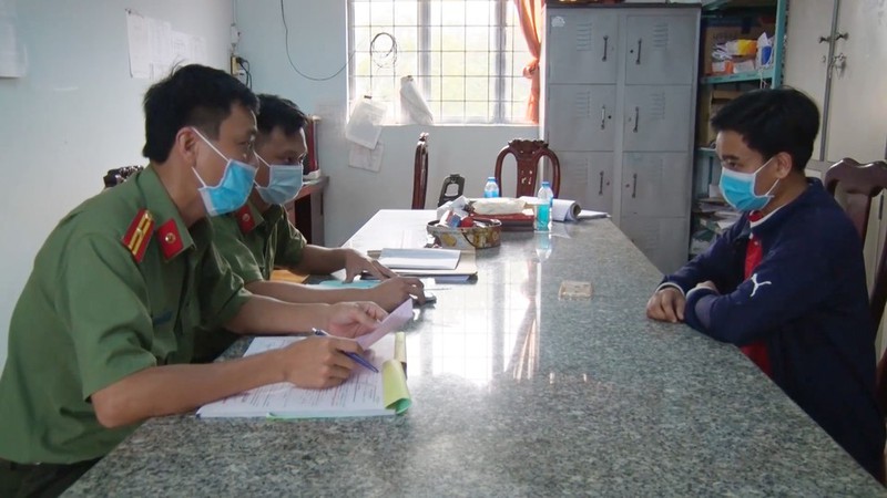 nong 24: nhieu doi tuong bi dua di cach ly vi bat chap lenh cam den quan bar dung ma tuy hinh 5