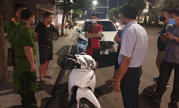 ra duong khong ly do, hon 40 nguoi bi dua ve nha van hoa ngu qua dem hinh 1