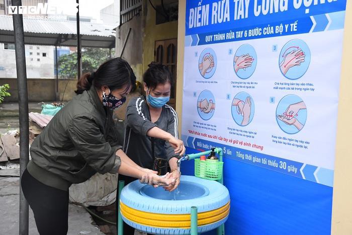 "ho bien" lop xe da qua su dung thanh bon rua tay phong covid-19 hinh 8