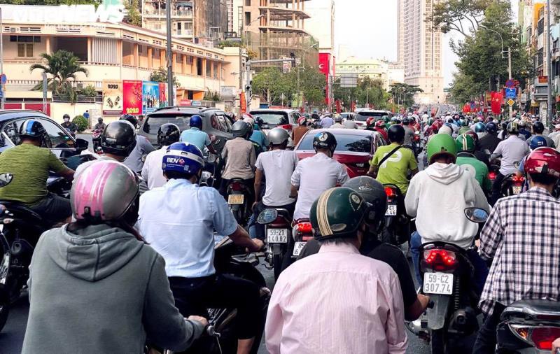ubnd tp hcm ra cong van khan, yeu cau thuc hien nghiem viec "cach ly xa hoi" hinh 1