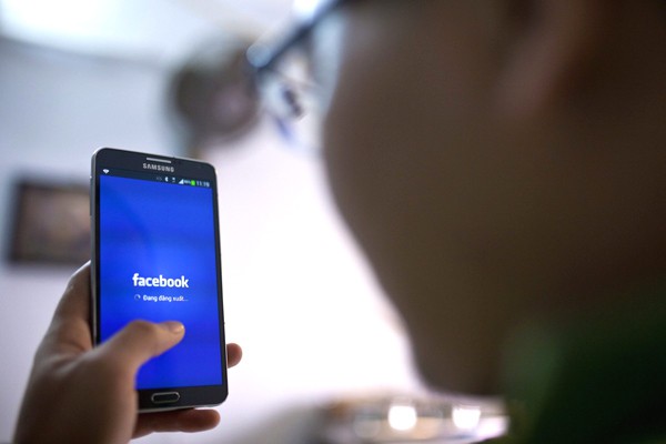 muc phat nao cho viec dua anh cua nguoi khac len facebook? hinh 1