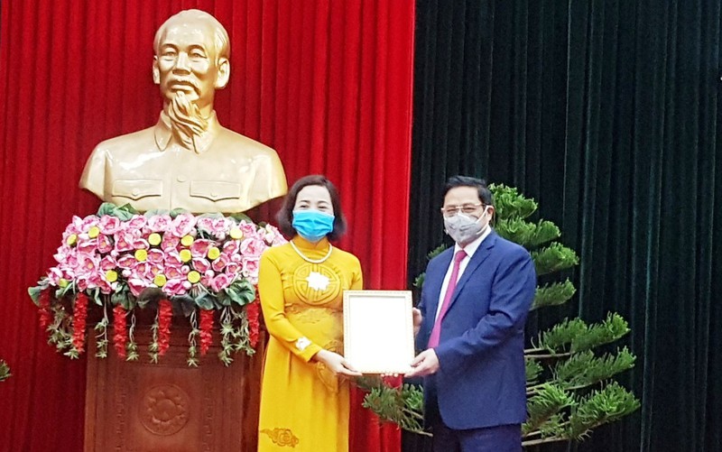 ba nguyen thi thu ha giu chuc bi thu tinh uy ninh binh  ​ hinh 1