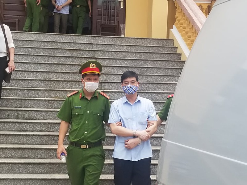 nhan tien ty de nang diem thi nhung chi nghi la sai quy che hinh 2